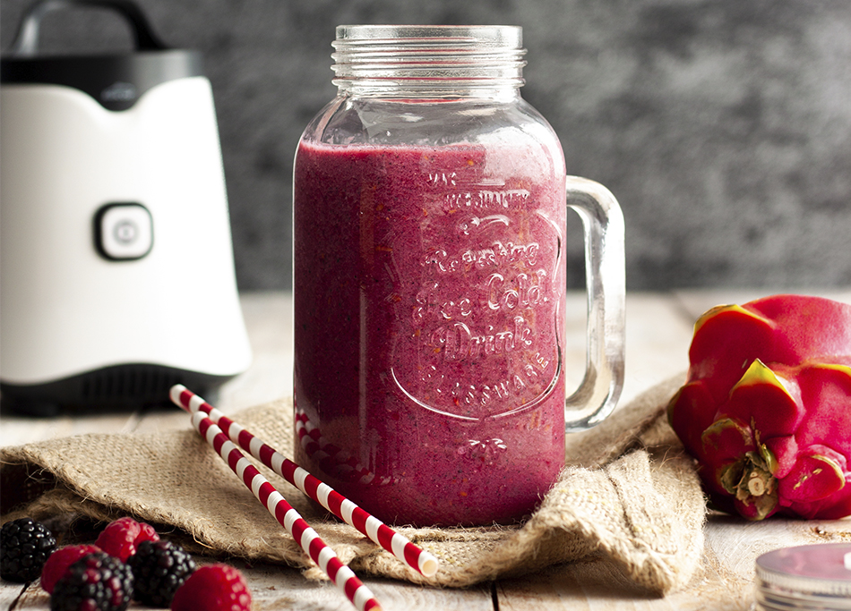 Smoothie de pitahaya y frutos rojos